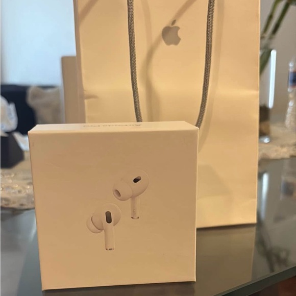 Apple White Earbud Headphones